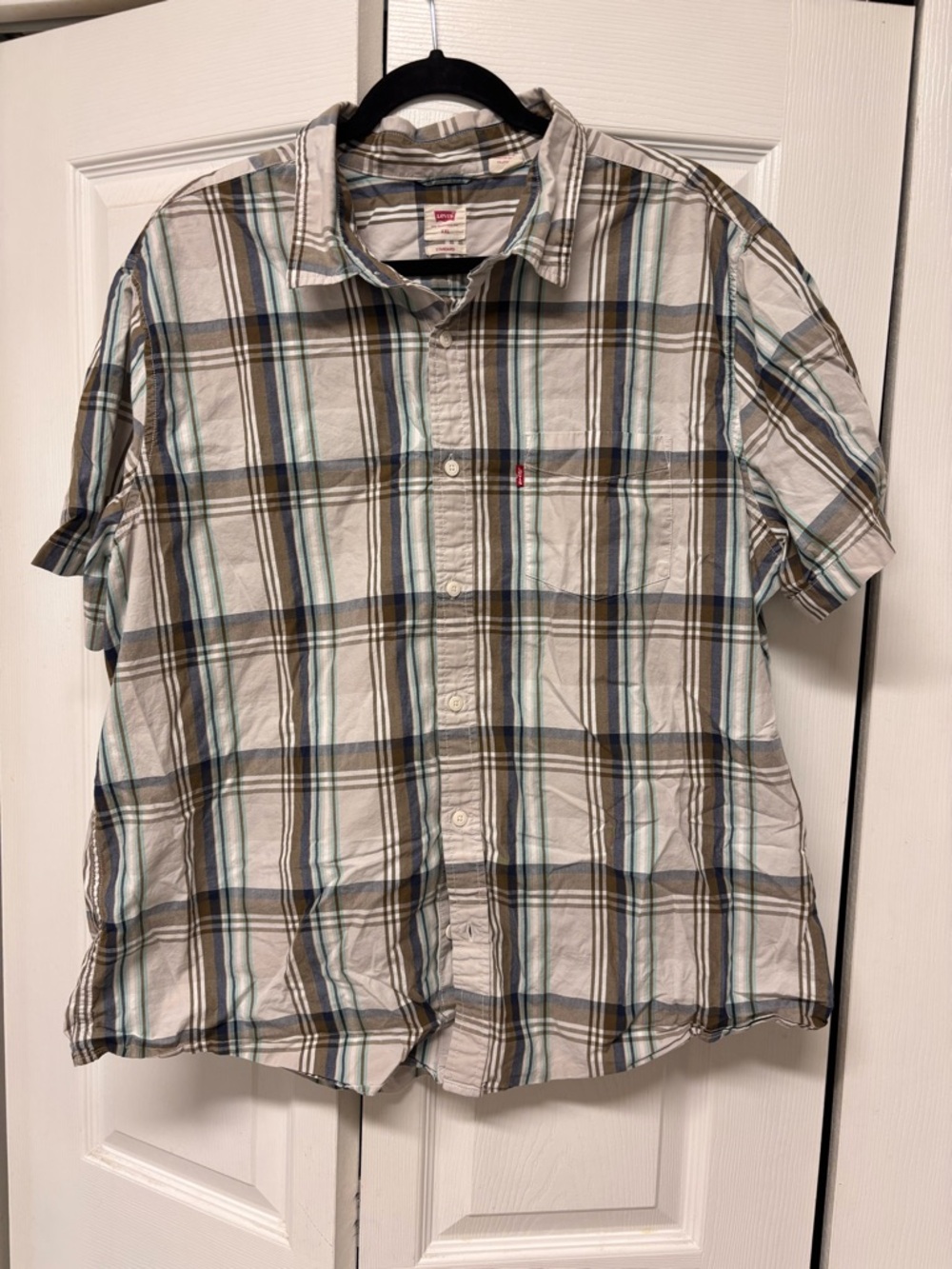 Levi's Men's Short Sleeve Plaid Button-Down Shirt in White, Brown & Blue